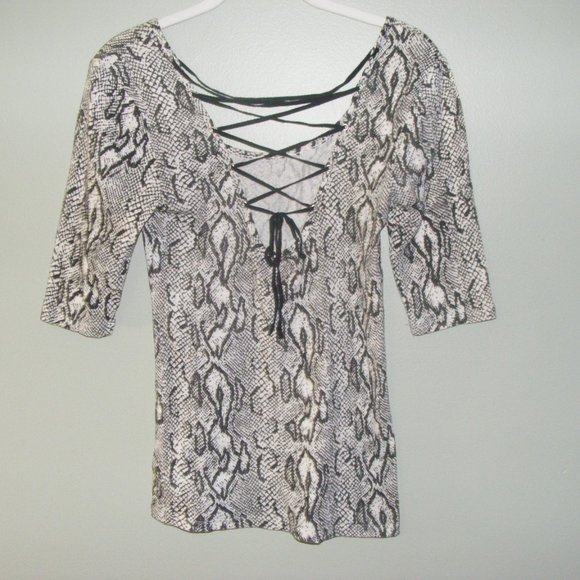 Black and White Snakeskin Print Top - Picture 4 of 14